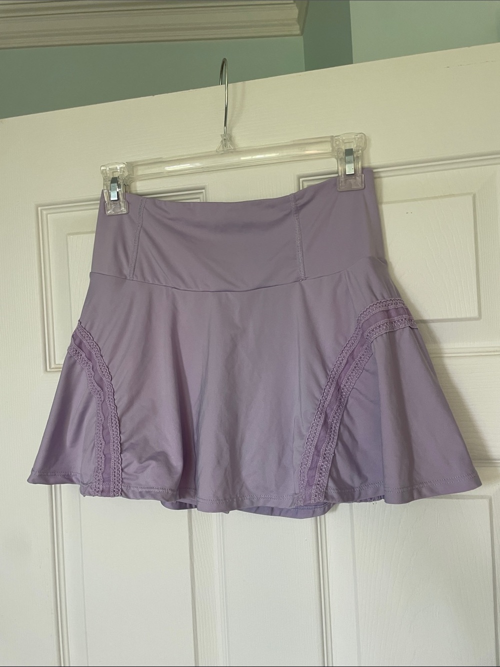 Love Tree Lavender Lace-Trim Athletic Skort S